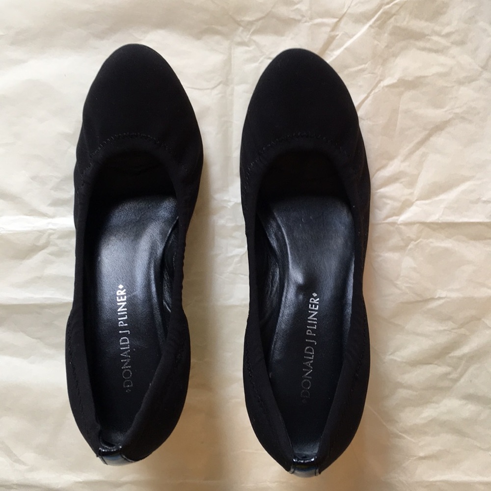 Donald J Pliner black fabric pumps